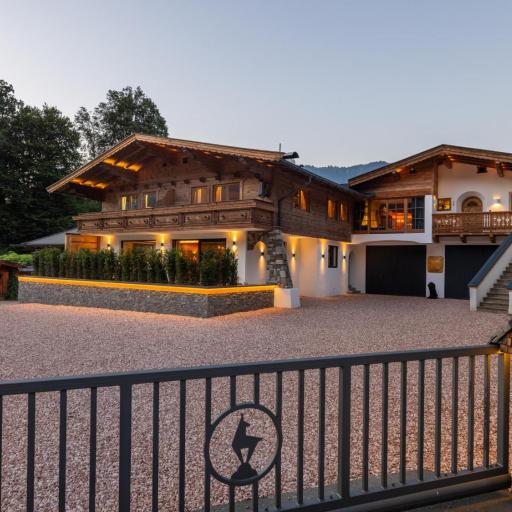 City Hide-Away Hahnenkamm Top 1, undefined