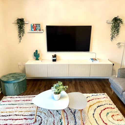 3 Bed House Near Airport & City Free Parking, undefined