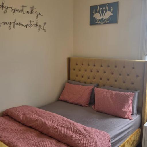 Charming Wolverhampton Apartment with Private Entrance, undefined