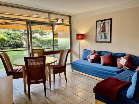 Blue Palm, undefined