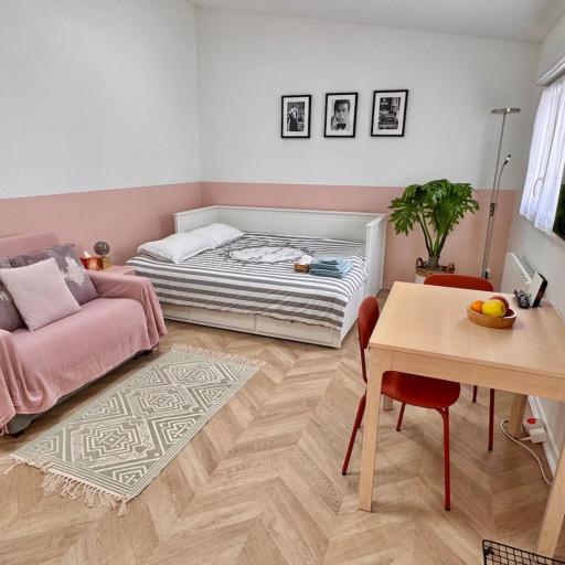 Studio indépendant à Roissy-en-France avec terrasse, proche Aéroport CDG, undefined