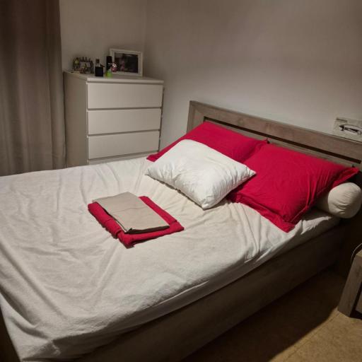 Chambre marignane uniquement le week-end et réservation que pour femme, undefined