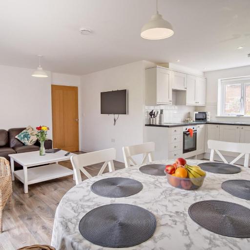 4 Bed in Newport 90251, undefined