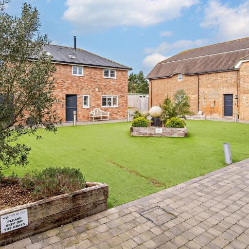 2 Bed in Newport 90243, undefined