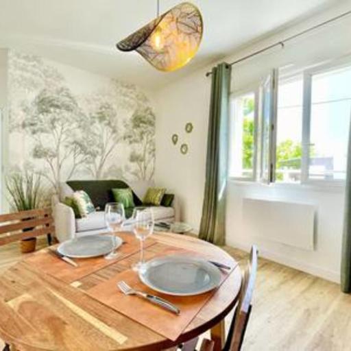 The Wild I Close to downtown and the beach, undefined