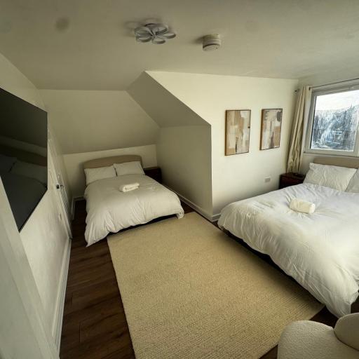 4BR Home near Airport & City Centre Free Parking, undefined