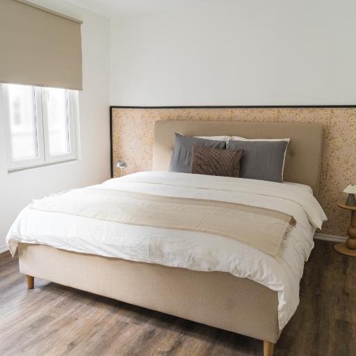 Lovely 1BR & 1LR Apt for 4P, Only 15 Min Walk to City Center, undefined