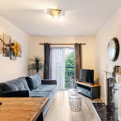 Budget Friendly Stay - HS2 - New St - Private Parking, undefined