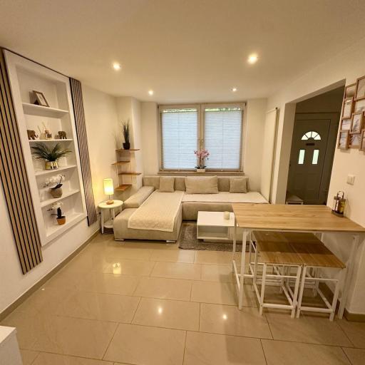 WOLFÜHLOASE am Hamburg Airport, undefined