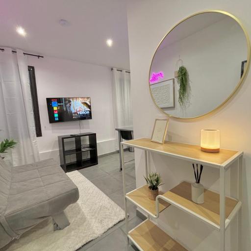 Logement haut de gamme climatisé, à proximité immédiate de la gare-Air-Conditioned, Near Train Station, undefined