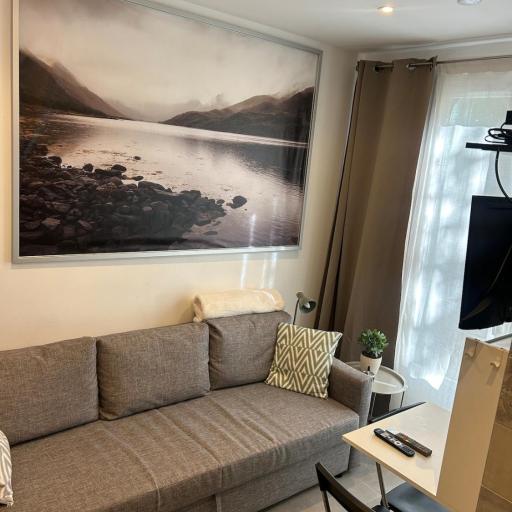 Studio confortable, tout équipé, balcon ,hyper centre ville, undefined