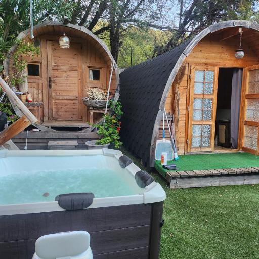 Cabane Sauna & Jacuzzi Hiver, undefined