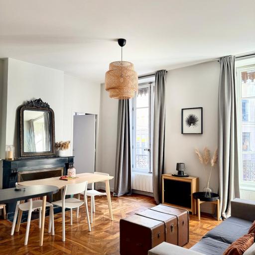 Art de Recevoir - Charmant cocon au cœur de Lyon avec vue sur Fourvière, undefined