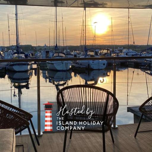 Island Harbour Houseboat, undefined