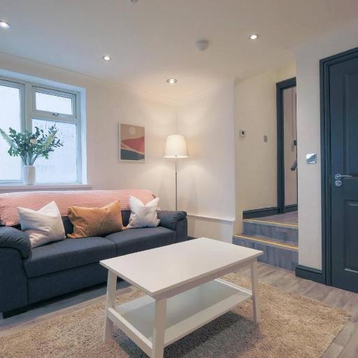 Luxury Living, Central Spot, undefined