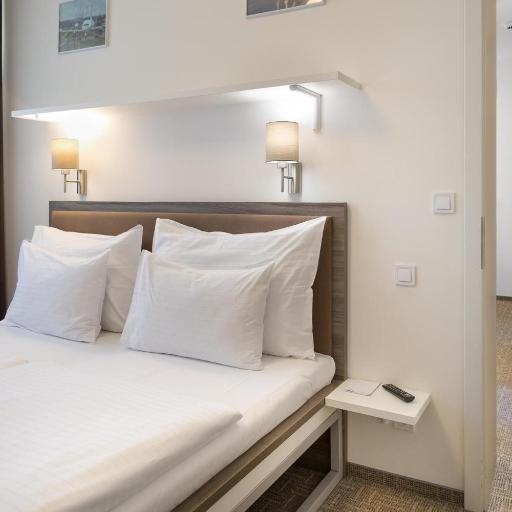 Airport Hotel - Check-in Nonstop, undefined