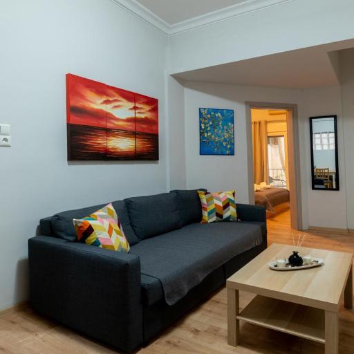 Entire Apt, 2 BDRM, Next to A-Museum, undefined