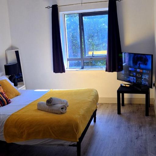 Entire 2bed apartment, undefined