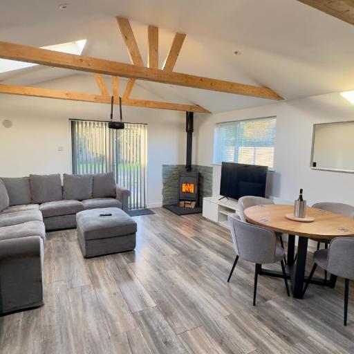 Cozy 2-Bedroom Cottage-Style Home, undefined