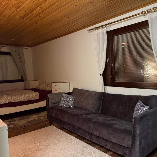 Neat studio apartment with private entrance, undefined