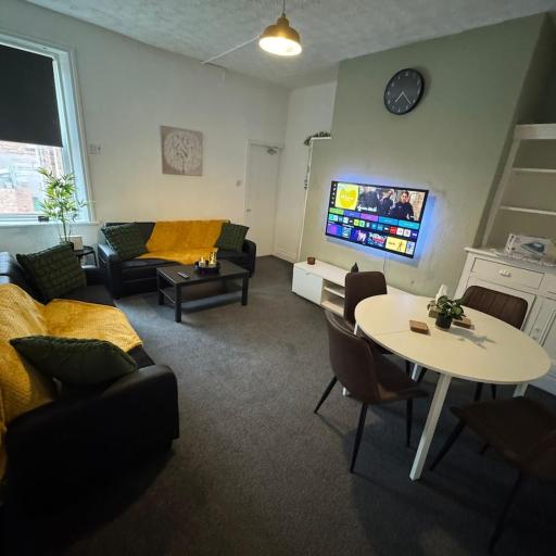 5 Min Drive To City Centre 3 Bedrooms Free Parking, undefined