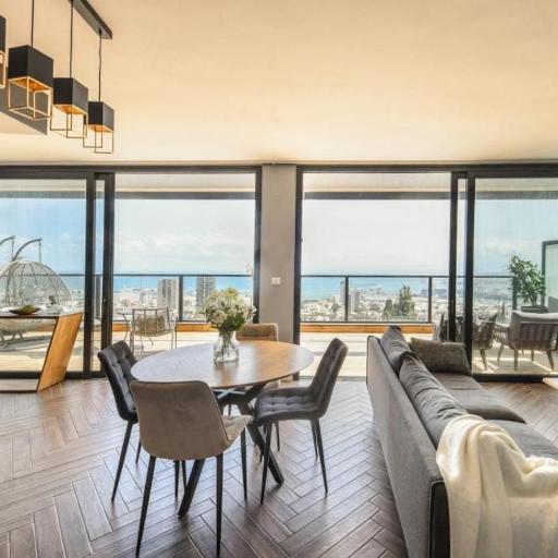 Stunning Sea-View Penthouse with Private Terrace By Lime Luxe, undefined