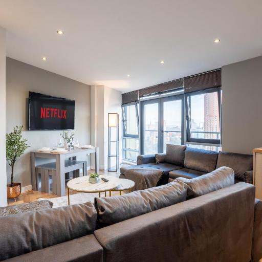 Leeds City Views - Riverside Living - Sleeps 8 - Balcony, undefined