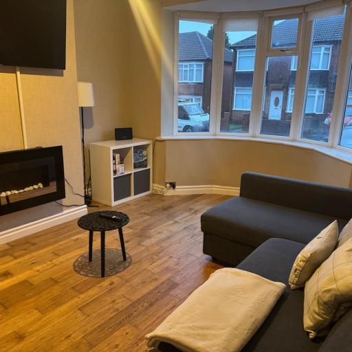 Spacious 2 bedroom flat in Newcastle, Free parking, undefined