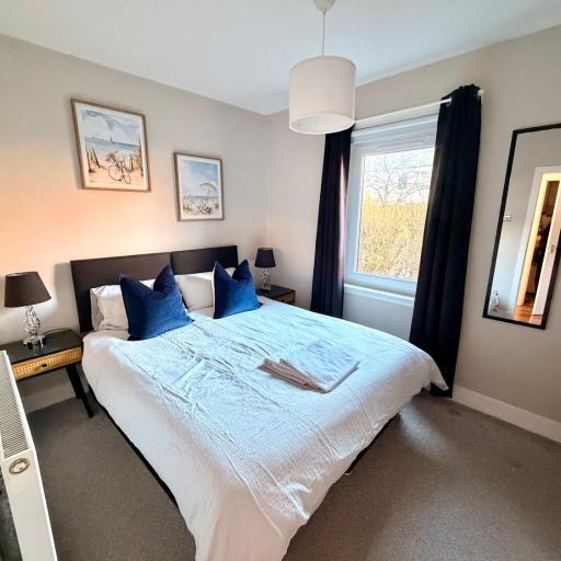South Gyle House - SuperFast WiFi and Free Parking - 7 minutes from Edinburgh Airport, undefined