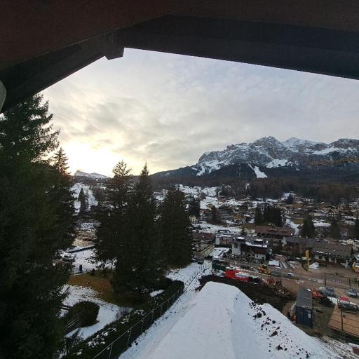 Luminoso e centralissimo attico, splendida vista panoramica sulle Dolomiti e sulle piste olimpiche, undefined