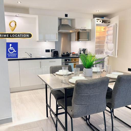 York City Centre 2-Bed Apartment with Balcony Views Close to Christmas Market, undefined