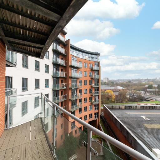 The Waterside Retreat at Montague - Leeds City Centre - Riverside Living - City Views - Sleeps 3 - Balcony - FREE Wi-Fi, undefined