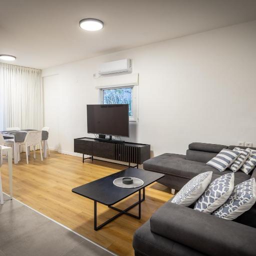 Cozy 1-Bedroom Retreat in Tel Aviv, undefined