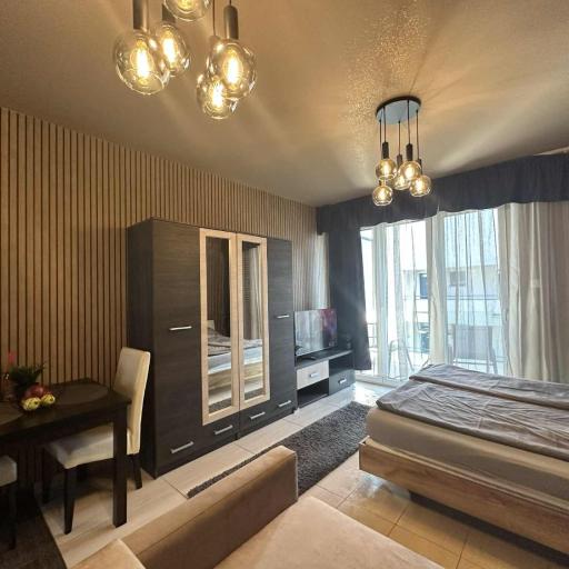 LUX CENTRAL APARTMAN WITH FRee PRIVATE PARKING, undefined