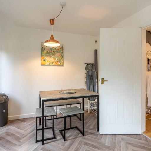Manchester 2BR House Contractors Parking WiFi, undefined