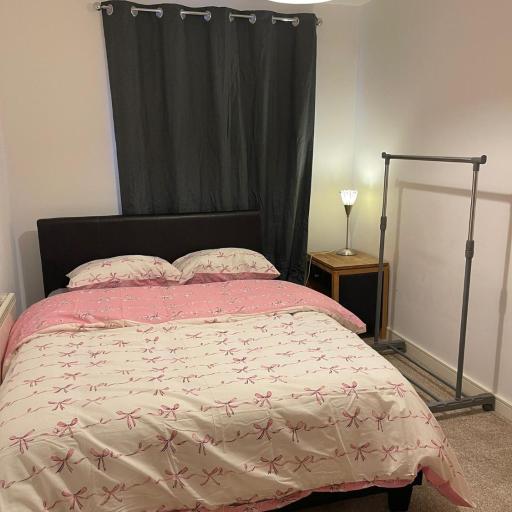 Room with private bathroom near train station, undefined