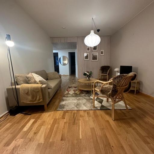 Kauniisti sisustettu ja viihtyisä kolmio sekä ilmainen parkkipaikka, undefined