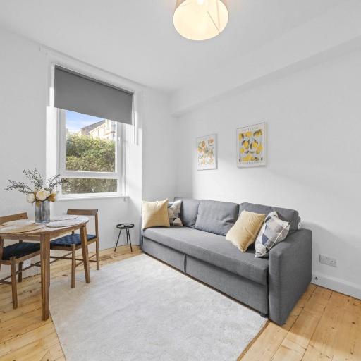 City-Close 1-Bedroom Apartment - Edinburgh, undefined
