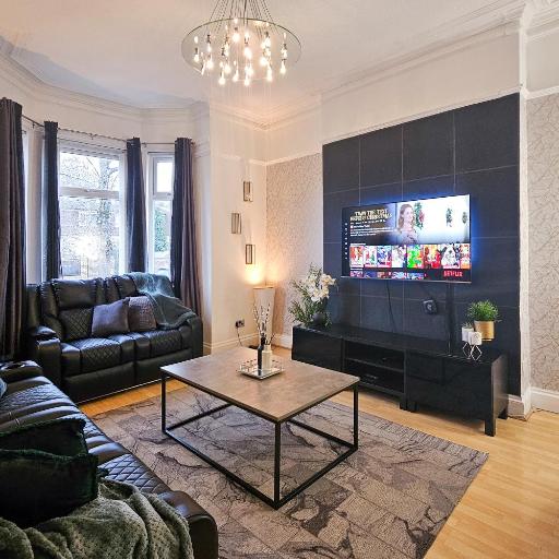 Massive and Stylish 5 Bed House - Sleeps 13 - Free Parking, undefined