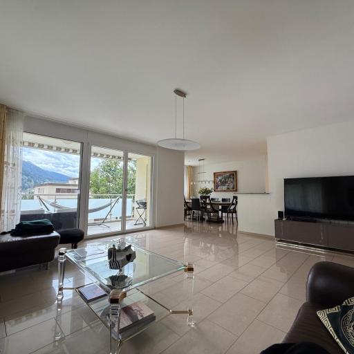 165 qm moderne 4 Zimmer Wohnung mit Bergsicht - Piz Alpina, undefined