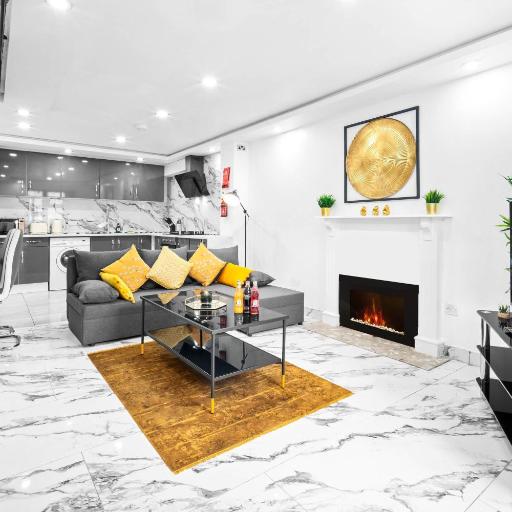 Close To Birmingham City Centre 2-Bed Apartment with Parking, undefined