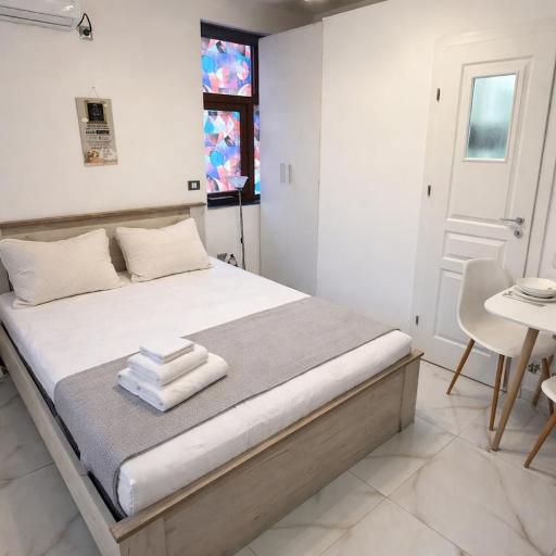 Bright One-Room Apartment - Central Area, undefined