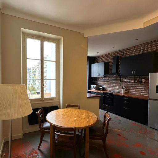 Renovated 2-room apartment Sleeps 4 Tram and shops nearby, undefined