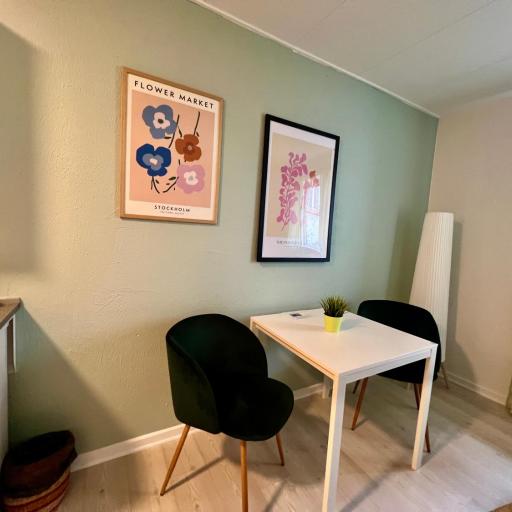 5 min walk to LEGO house-studio 9, undefined