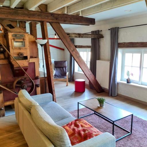 Unique Historic Mill Loft with River Lys Views, undefined