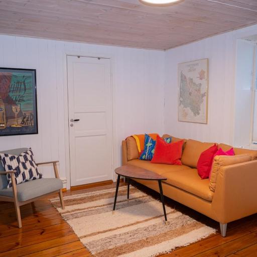 Modern 2BR Apartment, Walk to City & Harbour, undefined