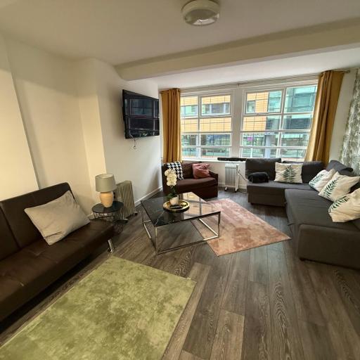 61 Moorfields city centre apartment sleeps 10, undefined