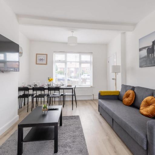 4Bed Ponteland Road-Free Parking-by Holiday Homes, undefined