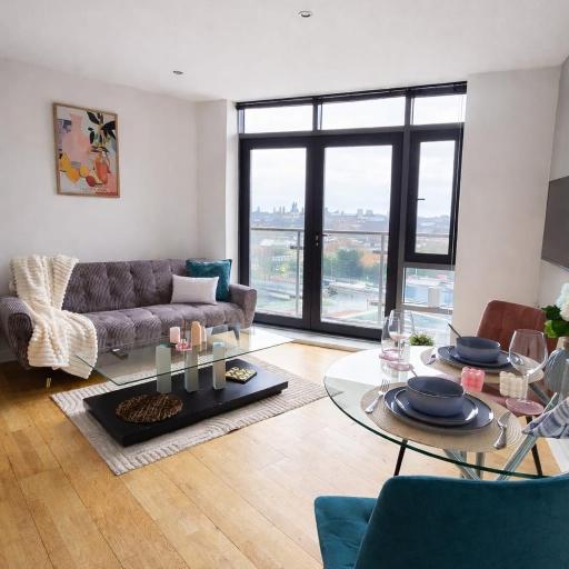 Modern 1BR - Leeds City Centre - Balcony Views, undefined