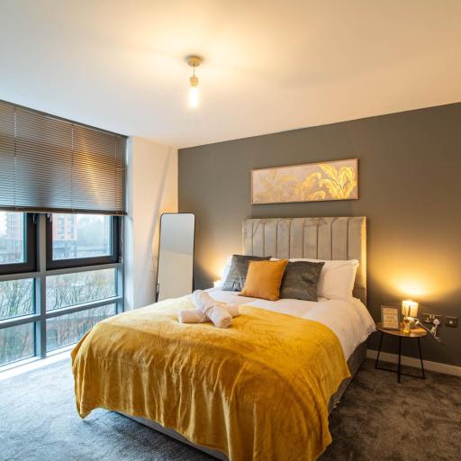 1BR Leeds City Balcony River View Apartment, undefined